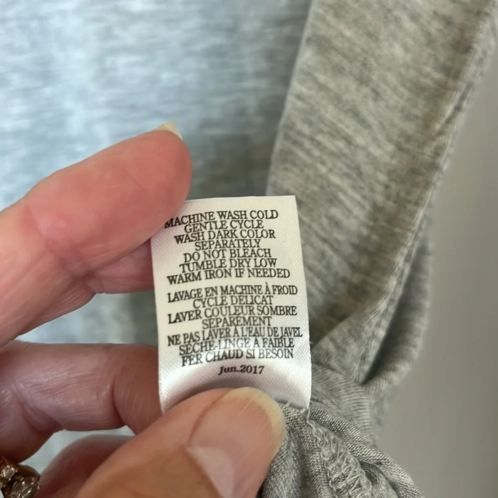 Z Supply V-neck Tee. EUC. Size M - Picture 4 of 5